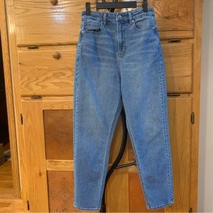 American Eagle Curvy Mom Jean US regular size 4. Ballpoint size stain - see pics